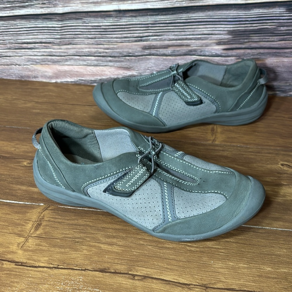 Clarks Asney Slip On Sneakers Women’s Size 9 W, Grey Nubuck